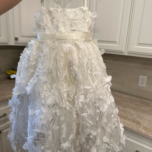 Gorgeous formal girls dress beautiful color. Worn 1x in a wedding as flower girl - Picture 6 of 7